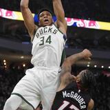 ‘Triple doble’ de Antetokounmpo en una noche de palizas