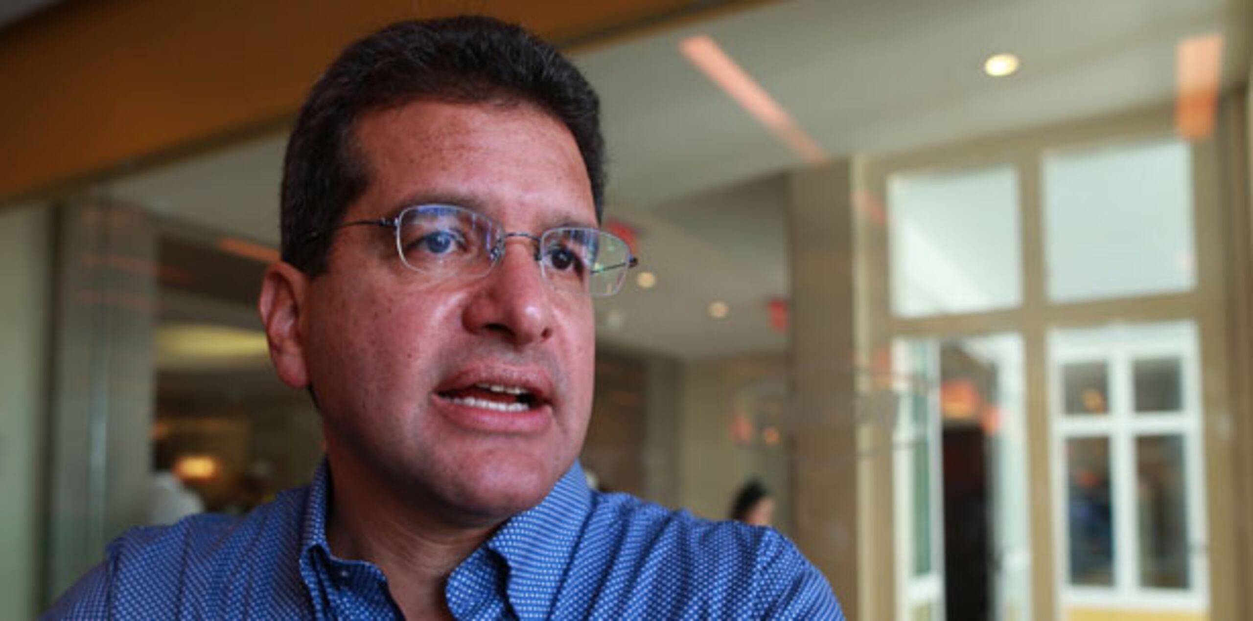 Pierluisi explicó que el impacto de no pagar el bono de Navidad tendría serias repercusiones en los comercios locales durante el mes de diciembre. (Archivo)