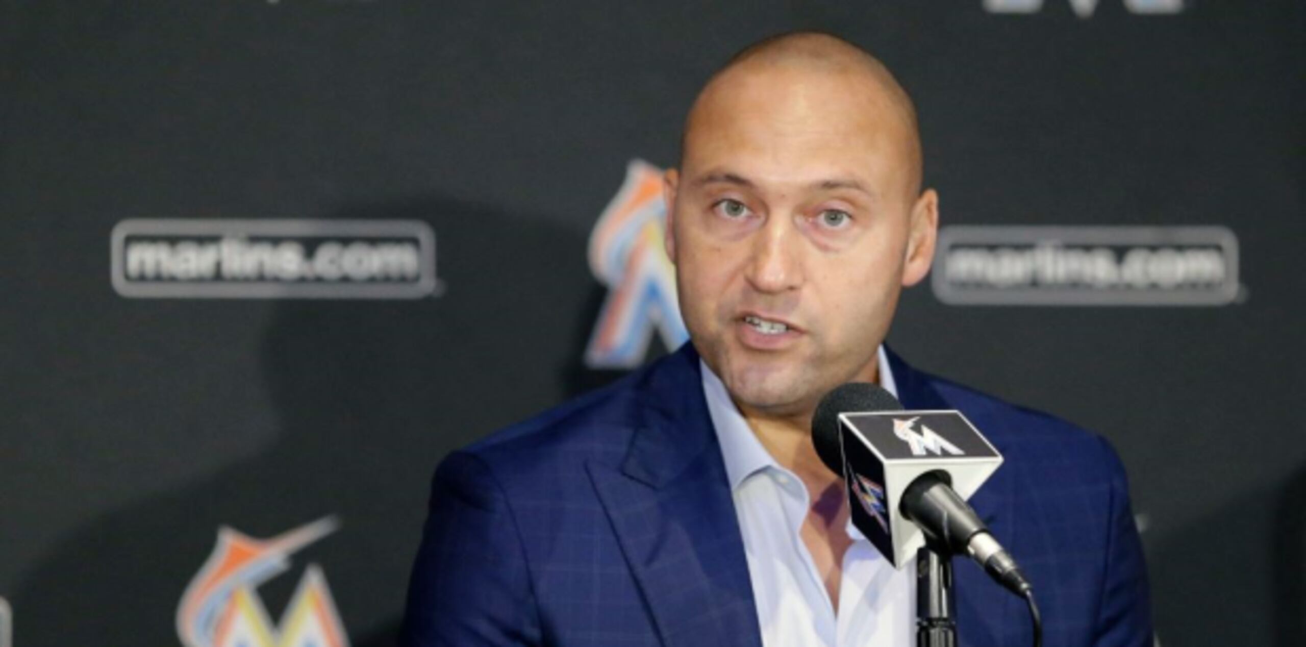 Jeter indicó que no se ha reunido con ningún jugador, y rehusó abundar sobre el futuro de Stanton. (AP)