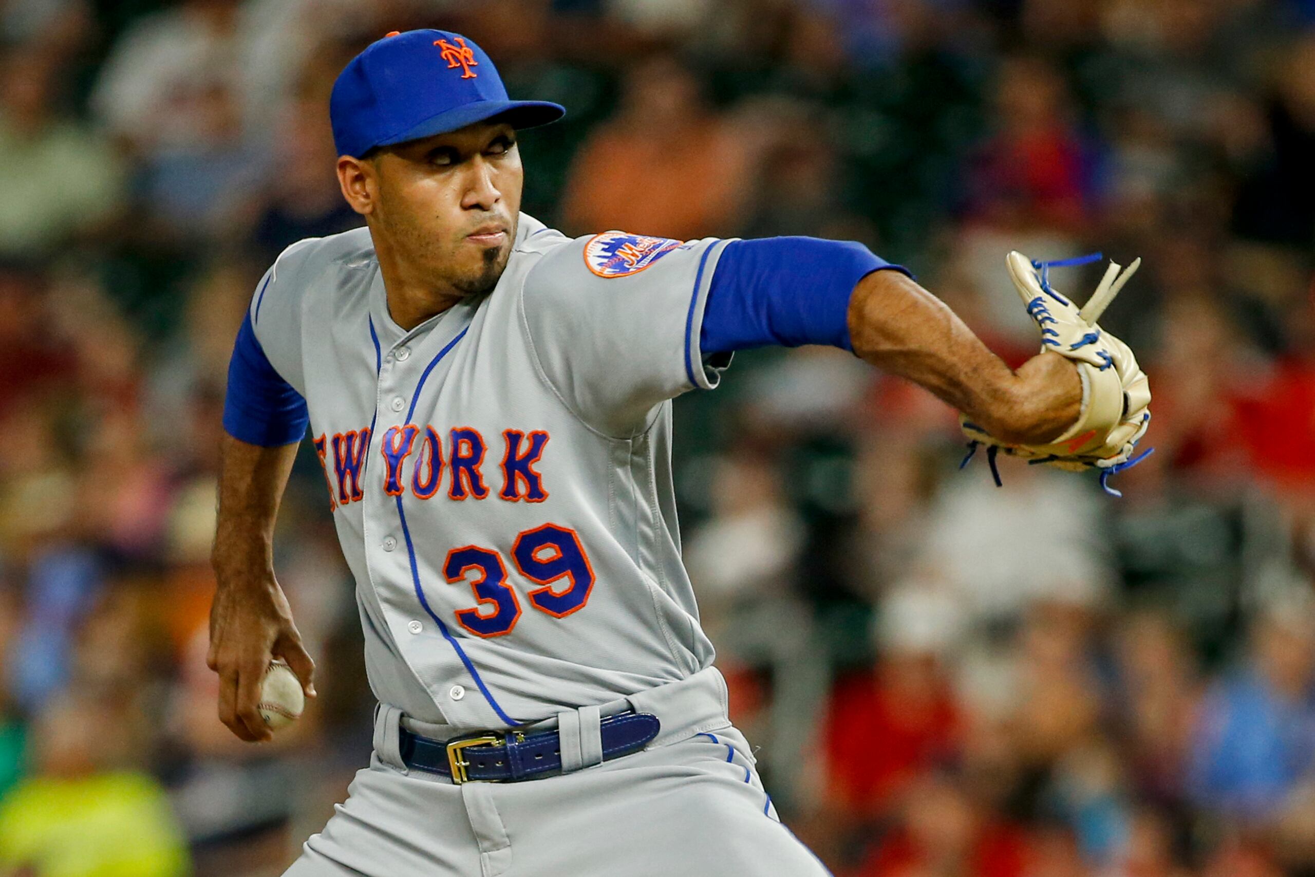 El relevista de los Mets de Nueva York, Edwin 'Sugar' Díaz, se mantiene en su casa en Puerto Rico junto a su familia y haciendo ejercicios para mantenerse en condición.