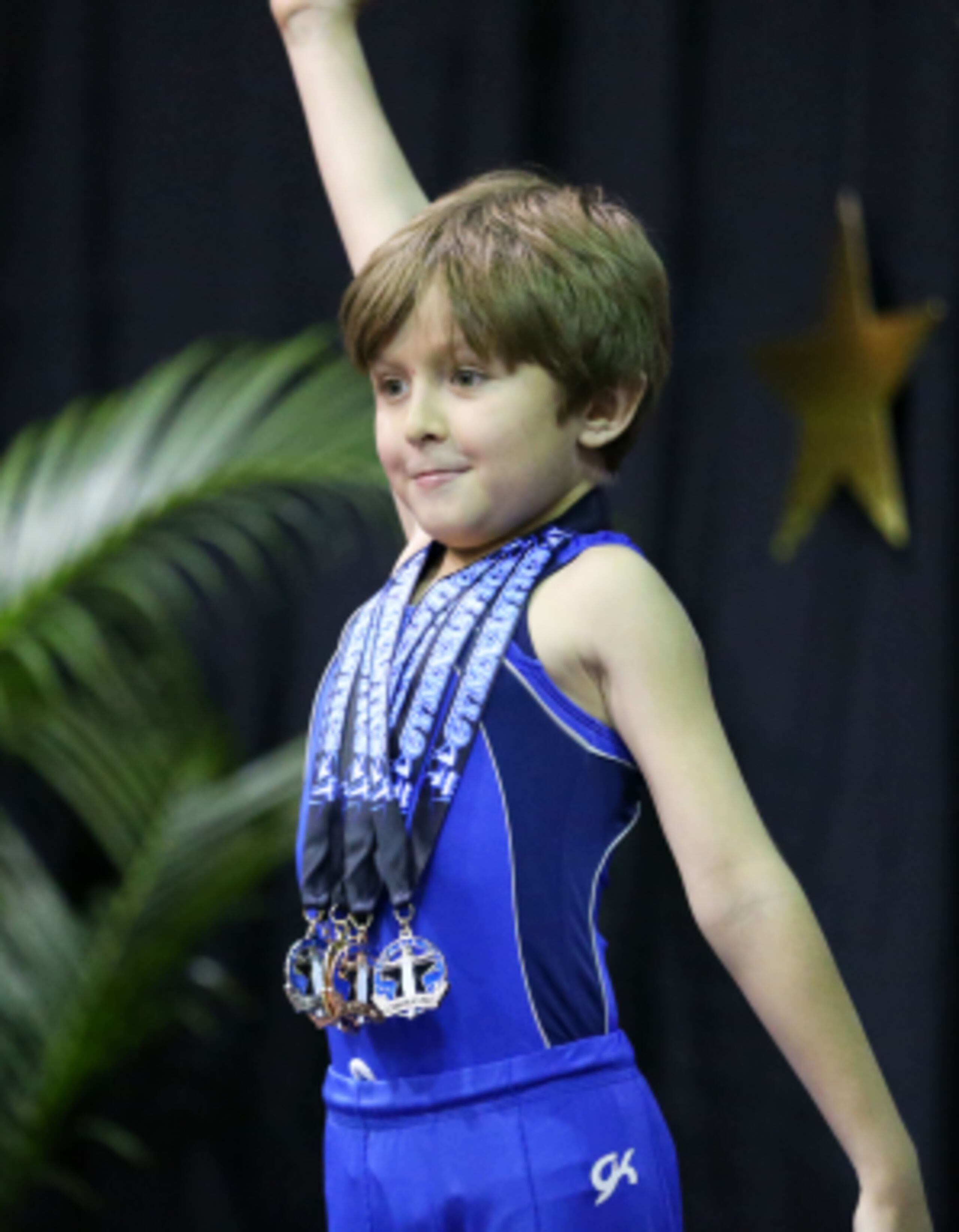 Adrián Bernier en una de sus competencias de gimnasia. (Archivo)