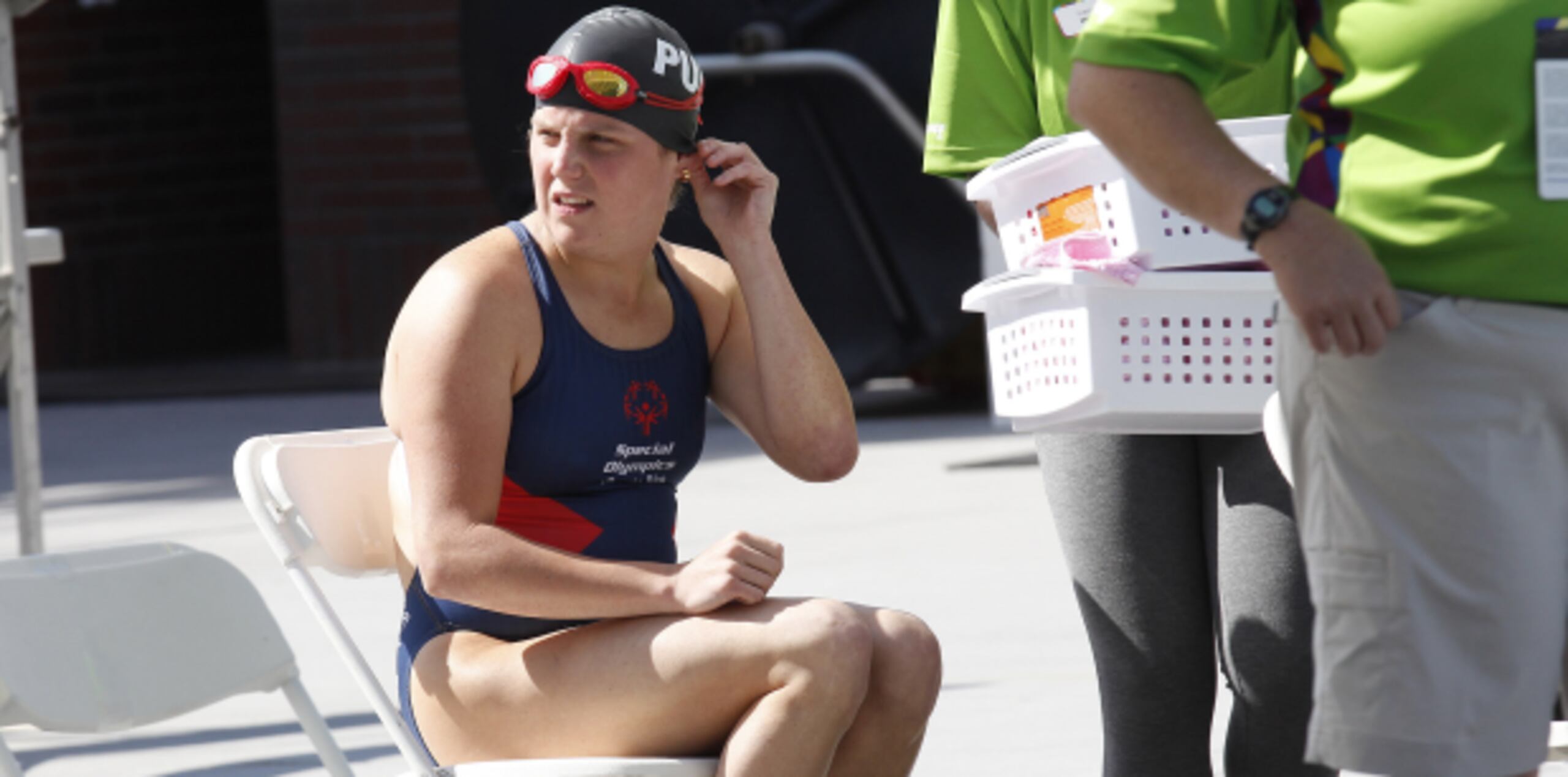 La nadadora Cristina de la Vega Almeyda espera para competir en la preliminar de los 50 metros libre. (Enviada especial / Michelle Estrada Torres)
