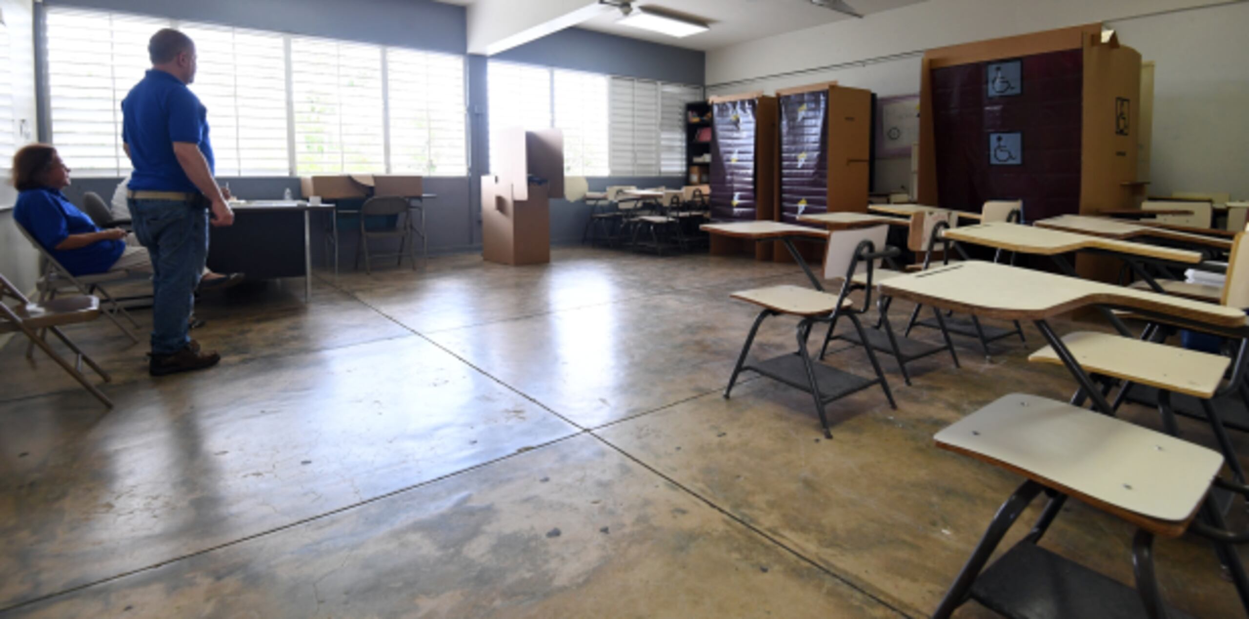 Así se veía hoy un colegio electoral en la escuela Gabriel Mistral, en San Juan. (andre.kang@gfrmedia.com)