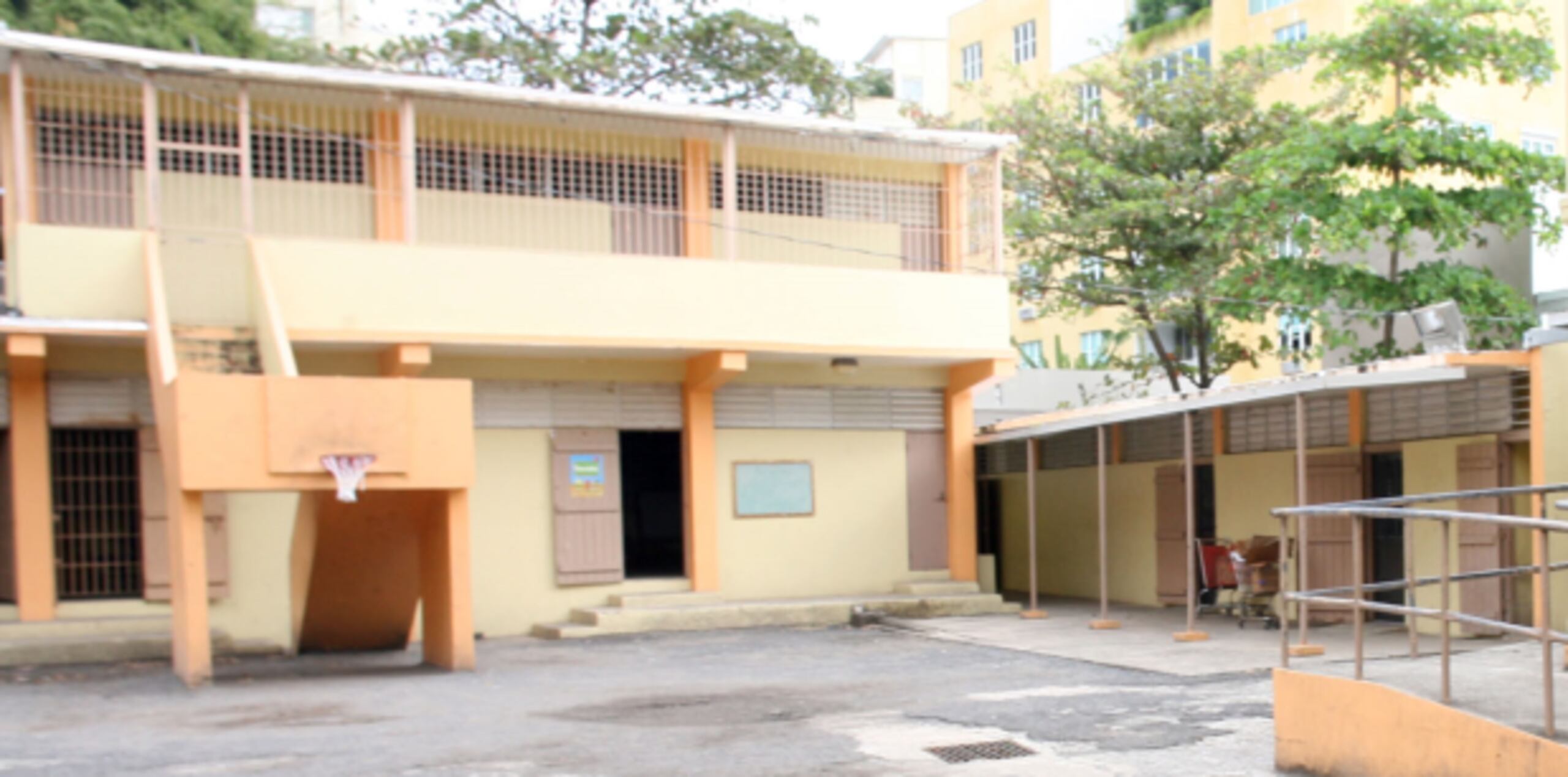 Uno de los escalamientos fue en la escuela elemental Dr. Pedro Goyco, en la calle Loíza de Santurce. (Archivo)