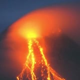 Mueren cinco personas en erupción volcánica