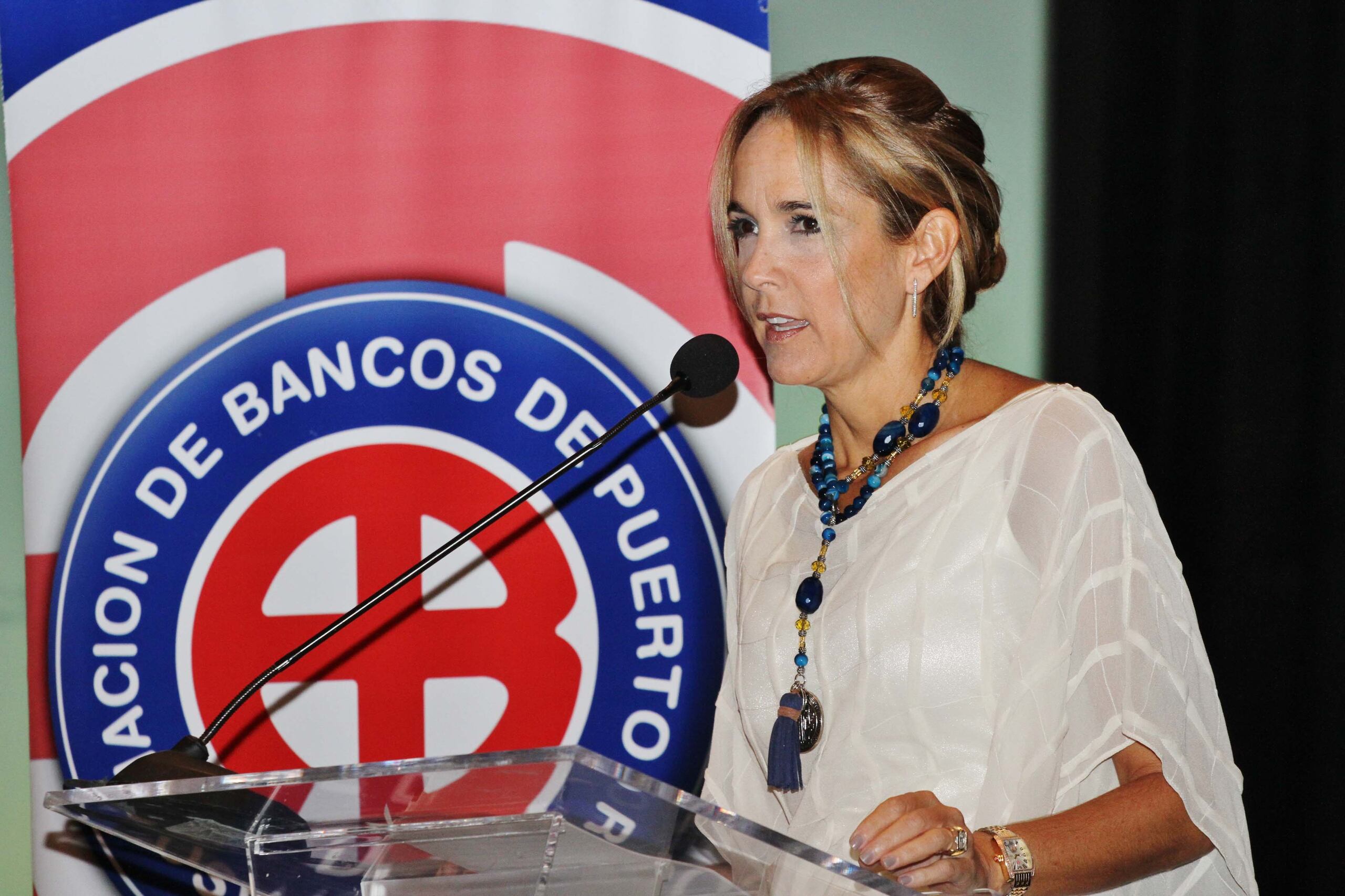 "Es de mucha importancia el trabajar esto con el cliente y ofrecerle al cliente las alternativas para las que él cualifique y que sean necesarias para su situación económica”, indicó Zoimé Álvarez Rubio, vicepresidenta de la Asociación de Bancos de Puerto Rico.