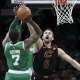 Jaylen Brown y Jayson Tatum acaban con los Cavaliers