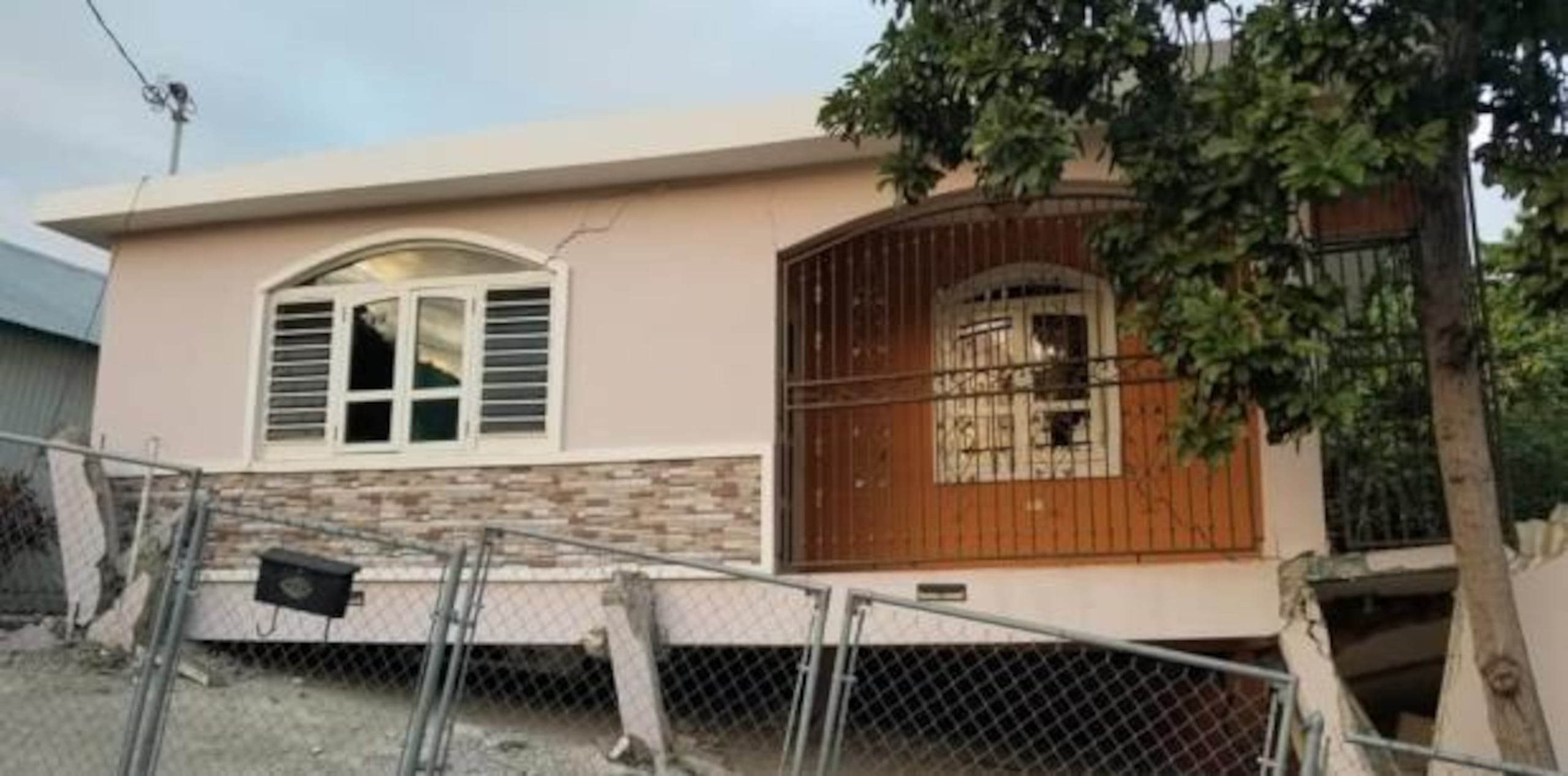 Vivienda colapsada por el temblor. (Facebook)