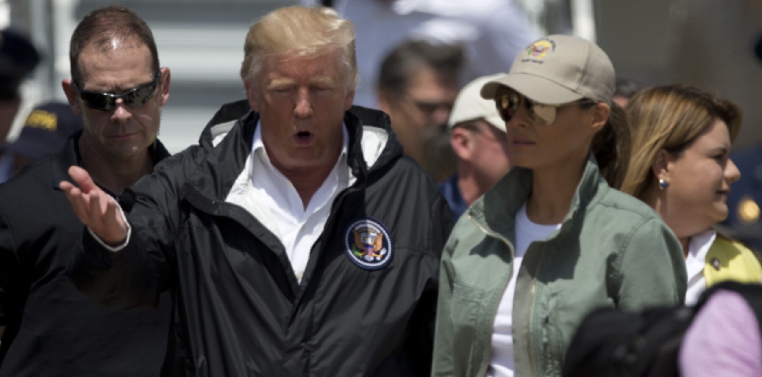 El presidente y su esposa Melania momentos después de bajarse del Air Force One. (xavier.araujo@gfrmedia.com)