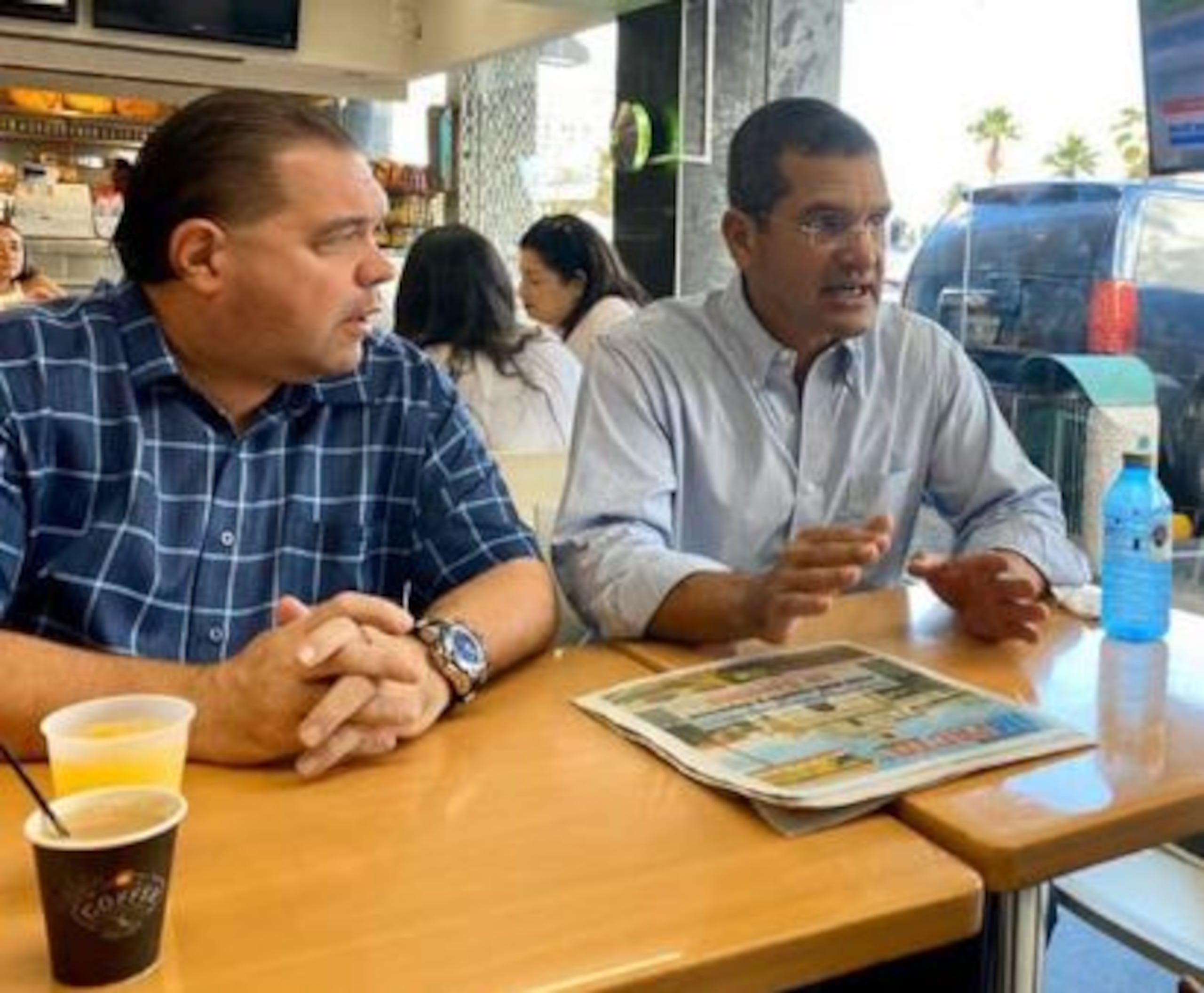 El director del CESCO de Carolina, Sergio Estévez, junto a Pedro Pierluisi.