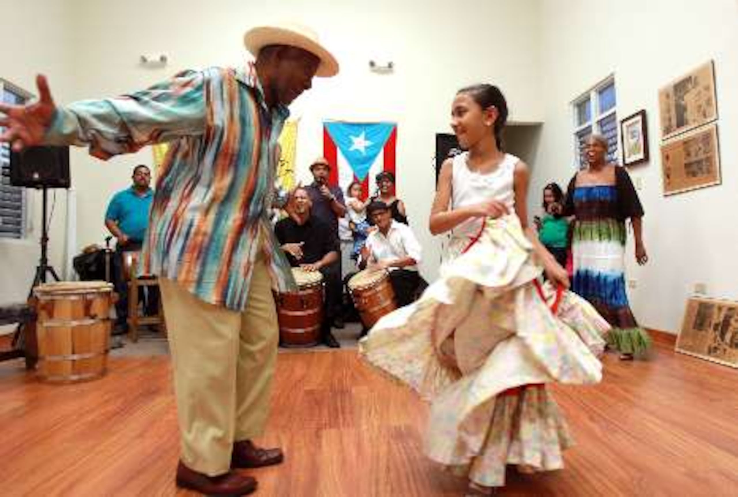 Hay fiesta en la Fundación Dr. Modesto Cepeda por el primer aniversario de su nueva sede, ubicada en Santurce.