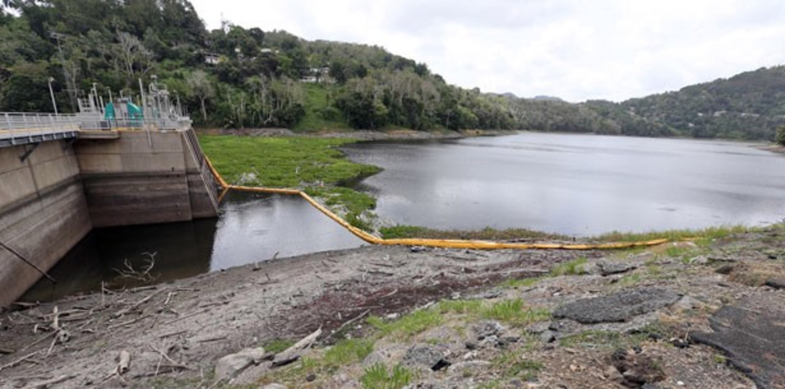 El embalse recibe entre 30 millones y 35 millones de galones de agua al día, y se extraen entre 50 millones y 55 millones de galones. (Archivo)