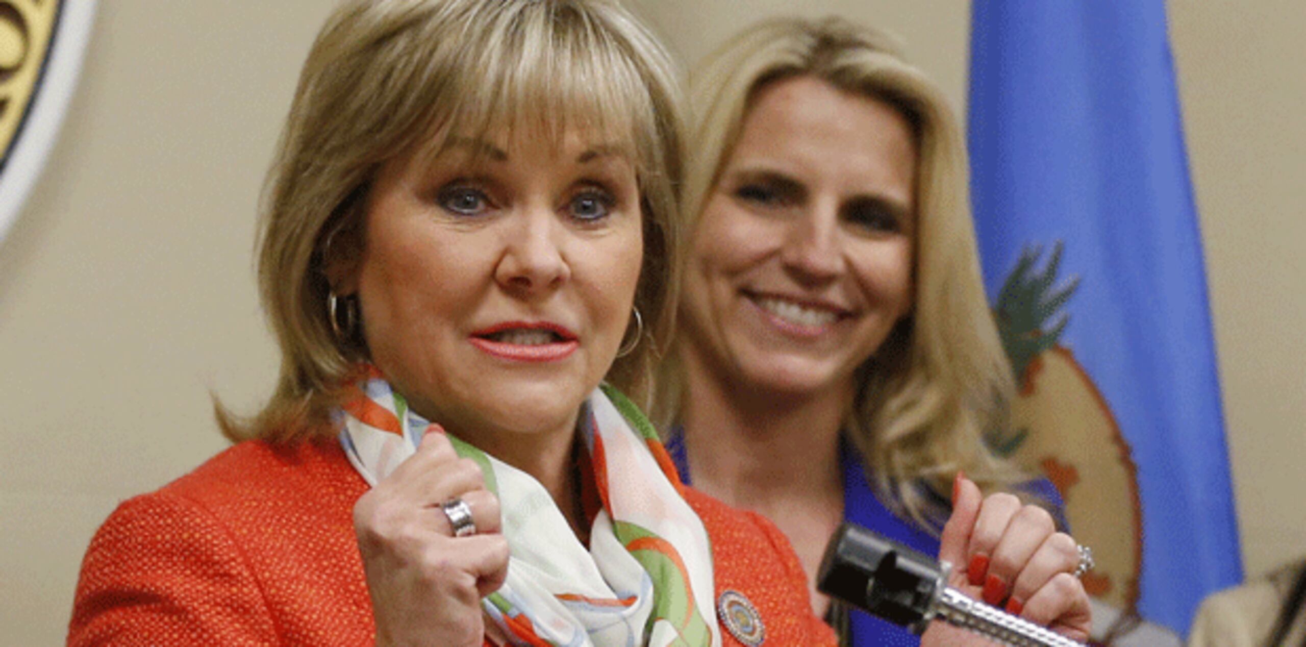 Los partidarios de la nueva ley alegan que la hipoxia inducida por el nitrógeno es un método humanitario e indoloro de ejecución que no requiere de experiencia médica para su administración. En la foto, la gobernadora Mary Fallin (AP)