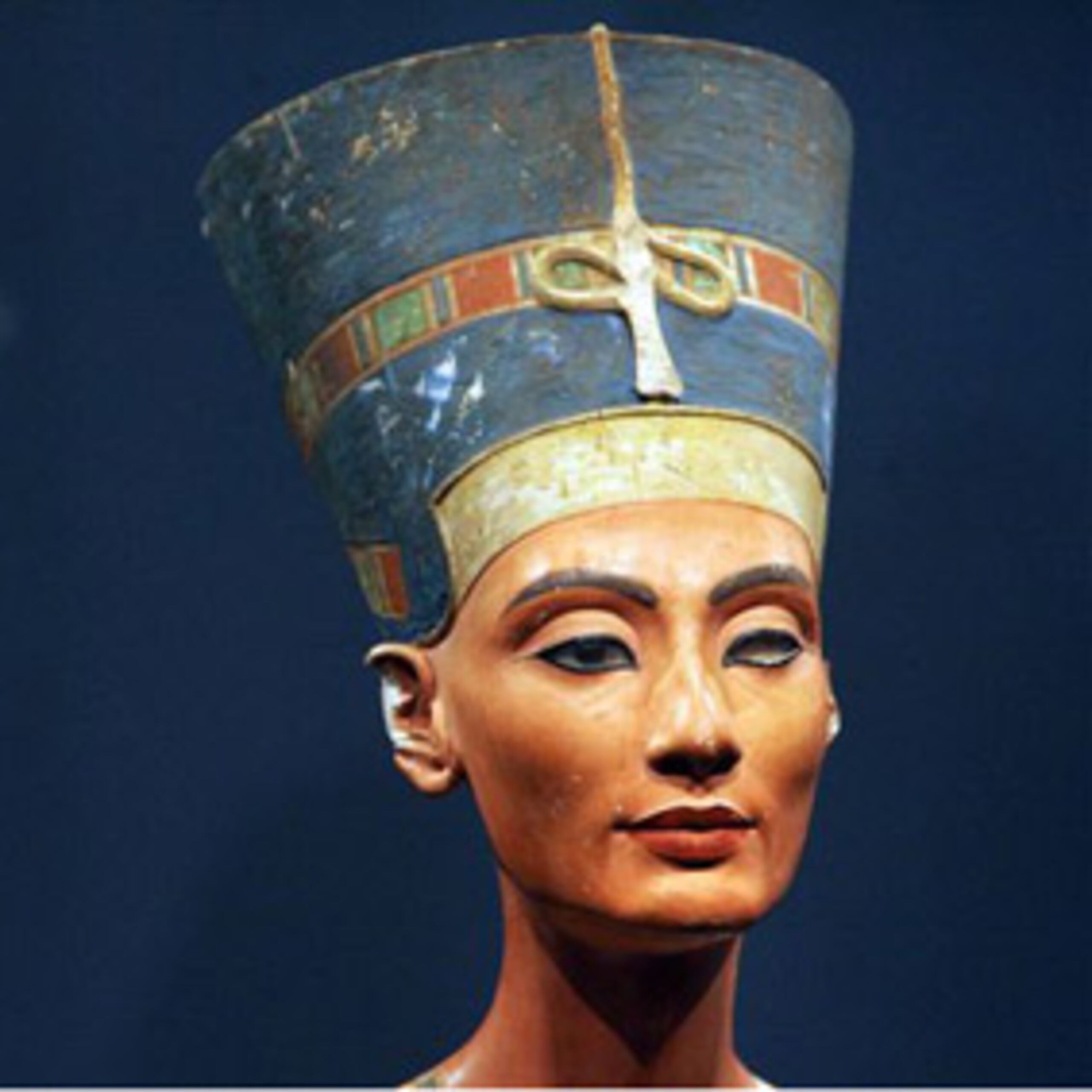 El busto de Nefertiti regresó al Neues Museum de Berlín. (EFE)