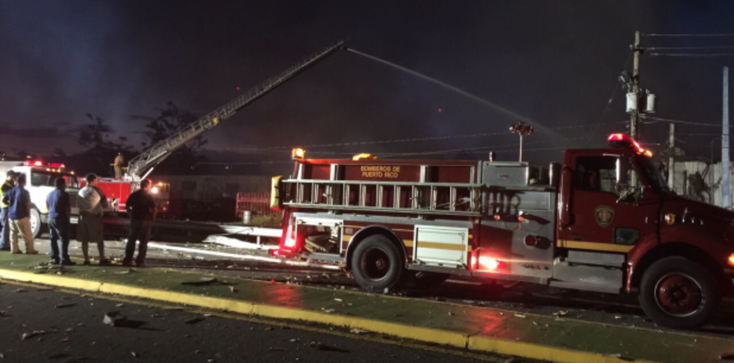 Se trató del primer incendio de grandes proporciones en la zona afectada por el racionamiento de agua, pero no hubo inconvenientes para extinguirlo. (Archivo)