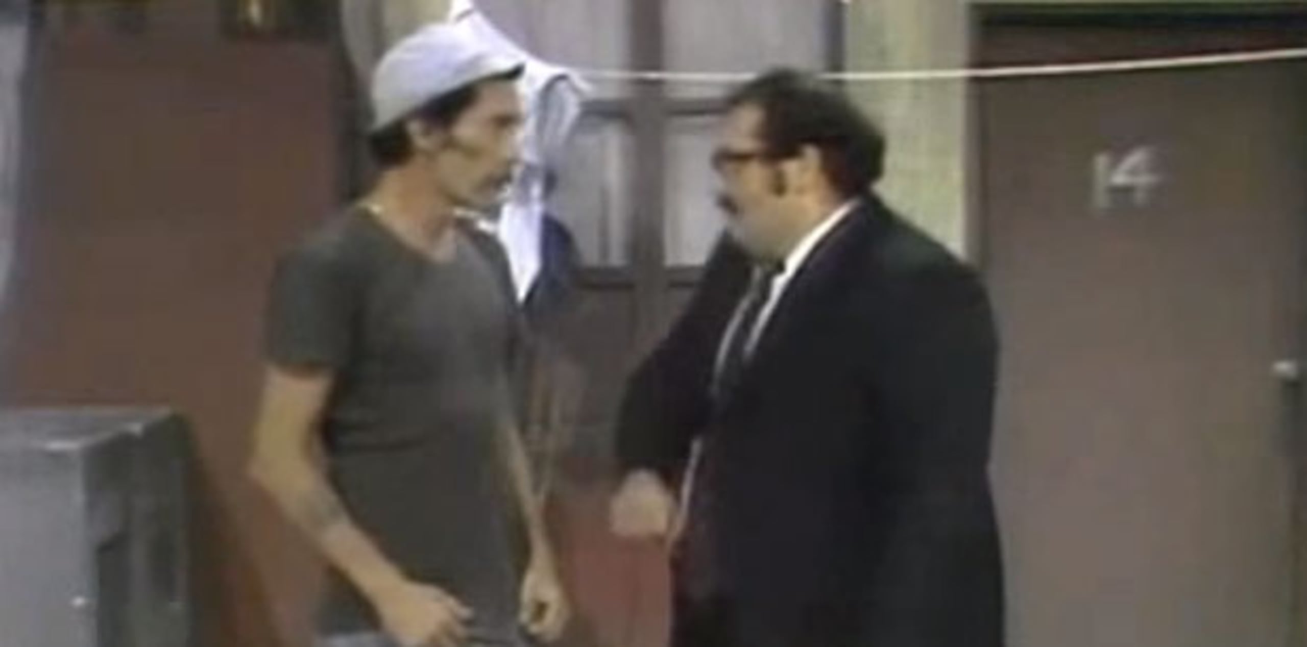 En “El chavo del ocho”, Don Ramón (Ramón Valdés) siempre se las ingeniaba para escaparse y evitar pagar la renta a El señor Barriga’ (Edgar Vivar). (Youtube)