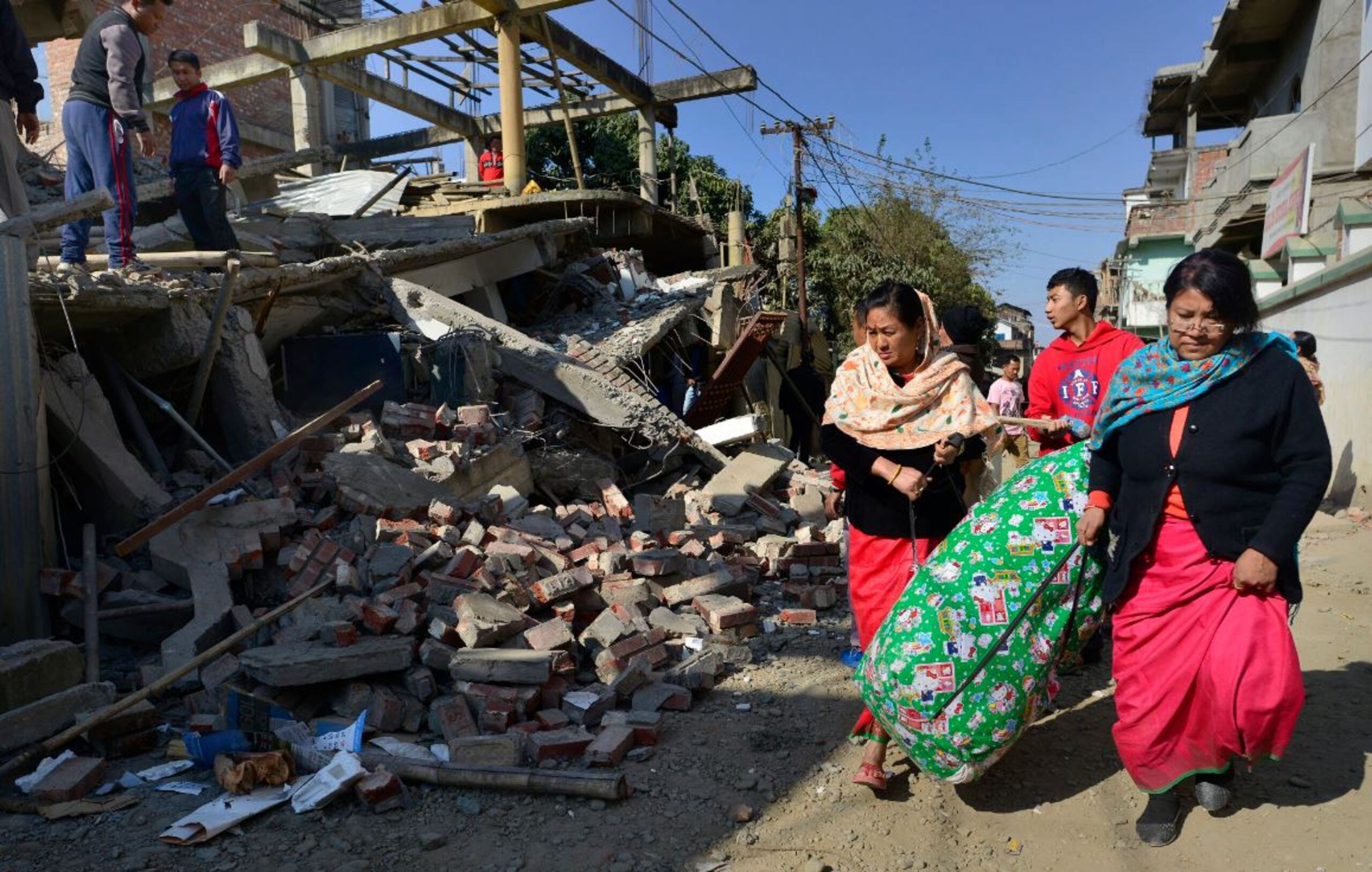 Las autoridades han reportado además 100 heridos. (EFE)