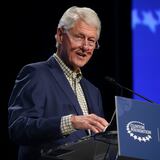 Bill Clinton prepara sus maletas para llegar a la Isla