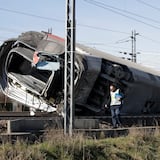 Dos muertos y 27 heridos en accidente de tren en Italia 