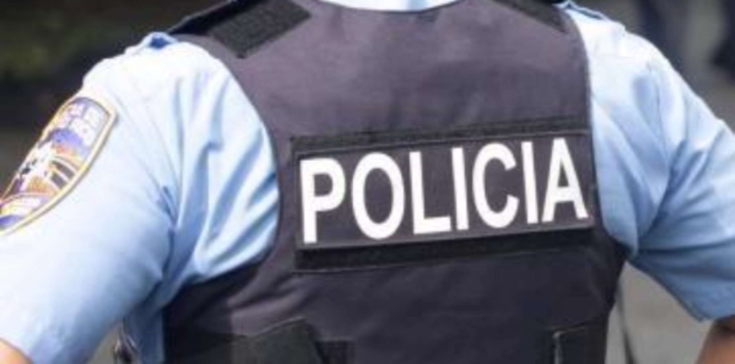 Tres individuos que alegaron ser policías irrumpieron en la propiedad y despojaron a su propietario del dinero que se encontraba en una caja fuerte, además de una pistola. (Archivo)