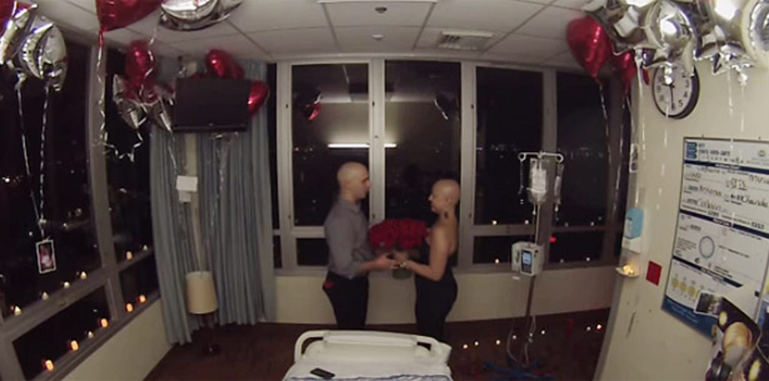 Con la ayuda de familiares, amigos y personal del hospital, D'Onofrio decoró la habitación con globos de corazones y estrellas. (Captura: YouTube)