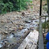 Sin inundaciones... pero se quedó sin muro en su casa