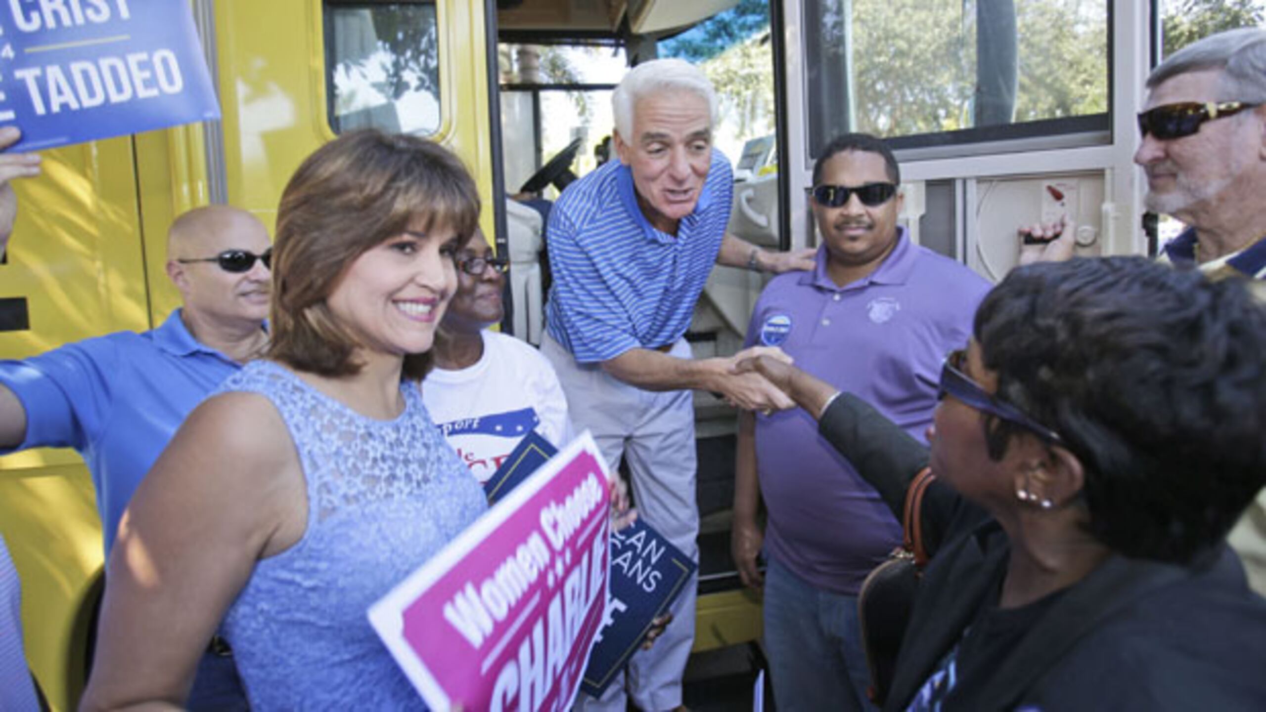 "Me gustaría llegar a un lugar en el que eso no sea importante", dijo Annette Taddeo Goldstein, compañera de fórmula del ex gobernador de Florida Charlie Crist. (AP)