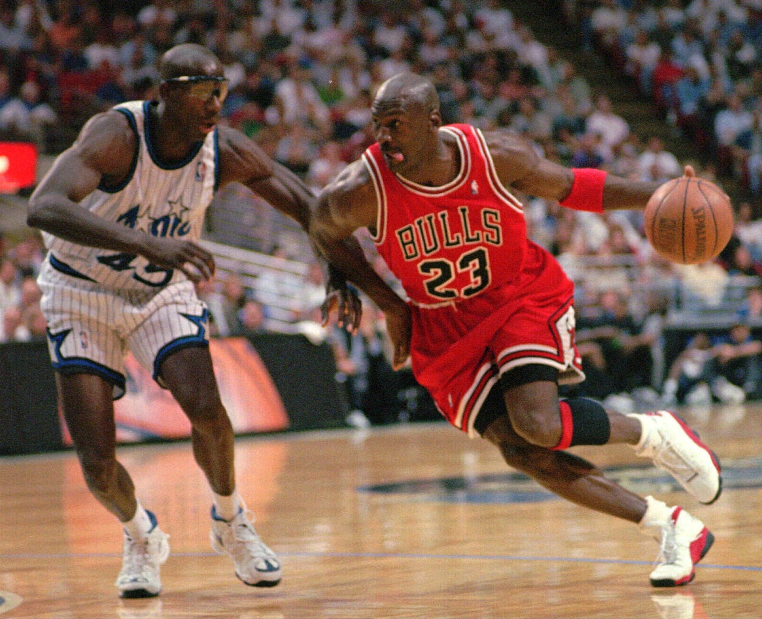 Michael Jordan, presuntamente, llamaba a un supermercado poco antes de la hora de cierre para que se le permitiera hacer compras sin otros clientes.