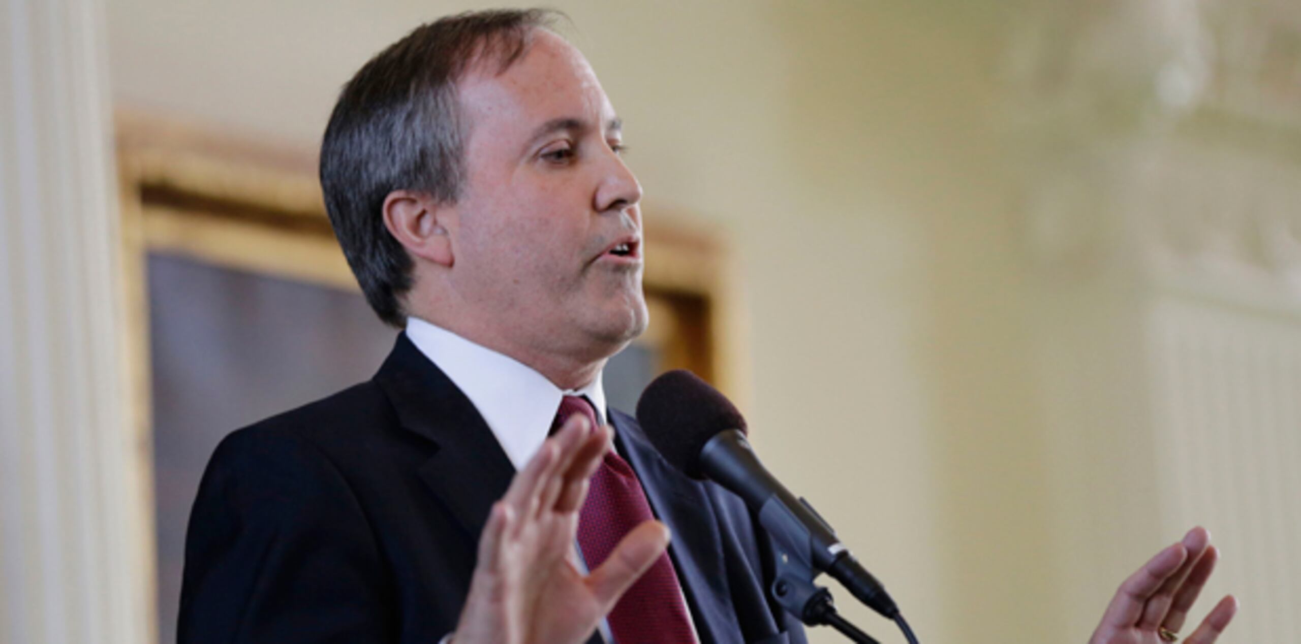 El procurador general de Texas, Ken Paxton, describió como un "fallo anárquico" la decisión de la Corte Suprema. (AP)