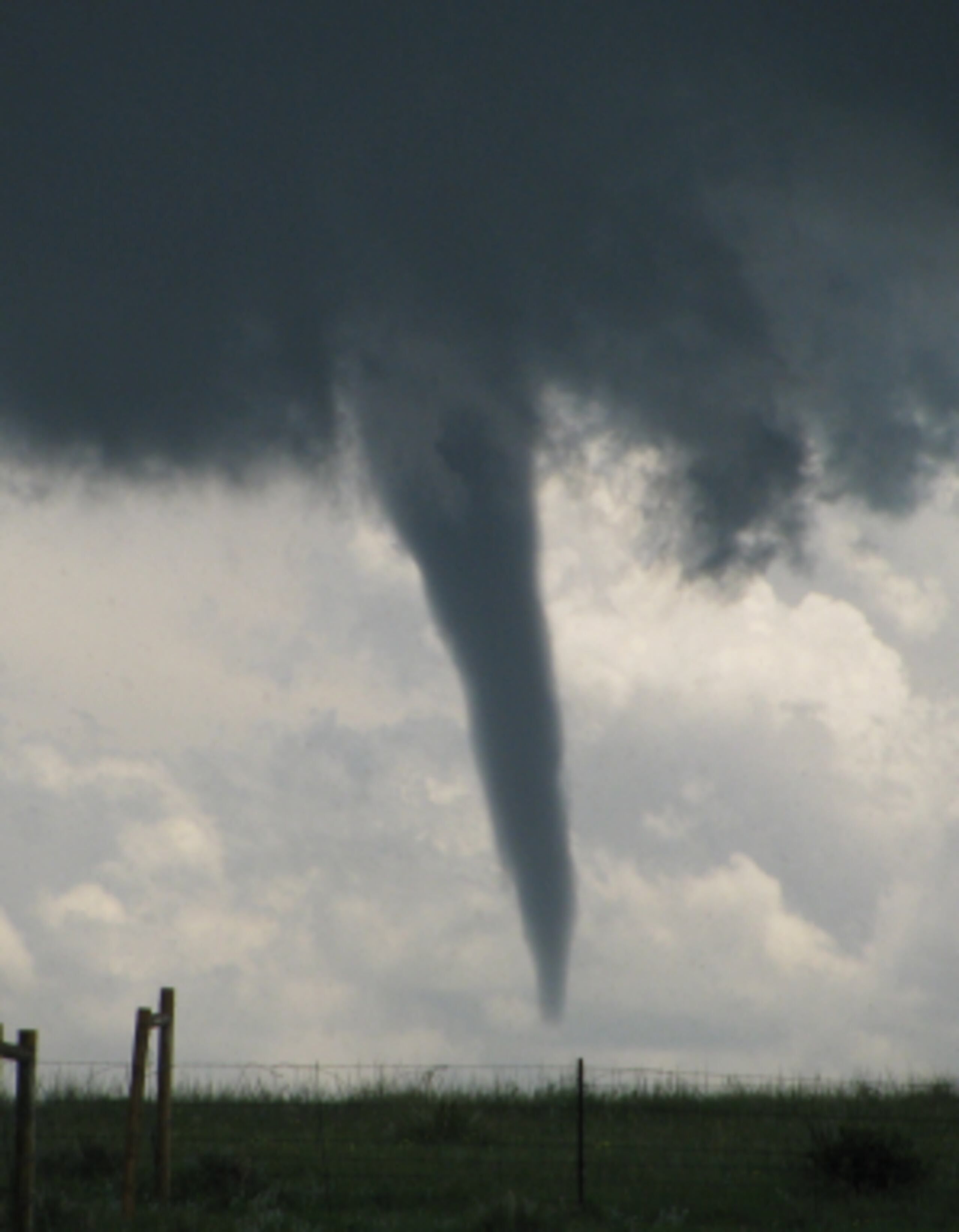 Volarán al centro de los tornados más fuertes y enviar datos instantáneamente a meteorólogos y personal de socorro. (Archivo)