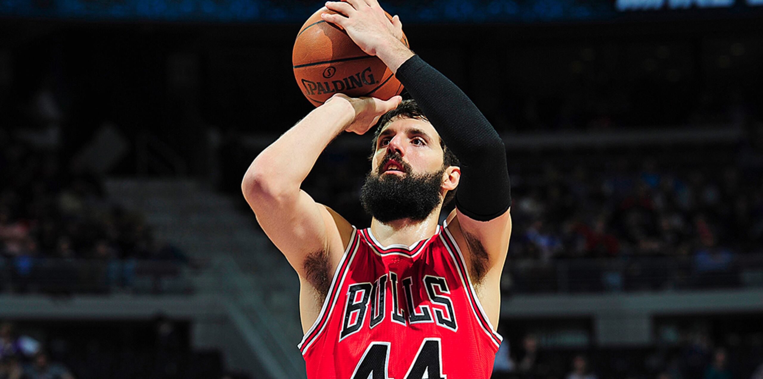 Mirotic, que lleva en la NBA desde la temporada del 2014-15 cuando llegó procedente del Real Madrid de España, la pasada al no tener su mejor inspiración en los tiros desde fuera del perímetro, logró promedios de 10.6 puntos y 5.5 rebotes. (AP)