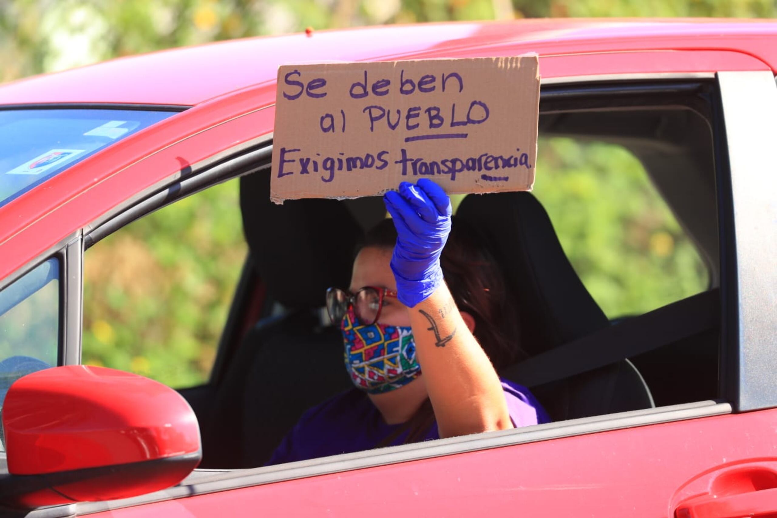 Como medida de presión para incrementar el número de pruebas y exigir medidas sociales de emergencia, un grupo diverso de personas organizaron una protesta en las cercanías de Centro Médico.