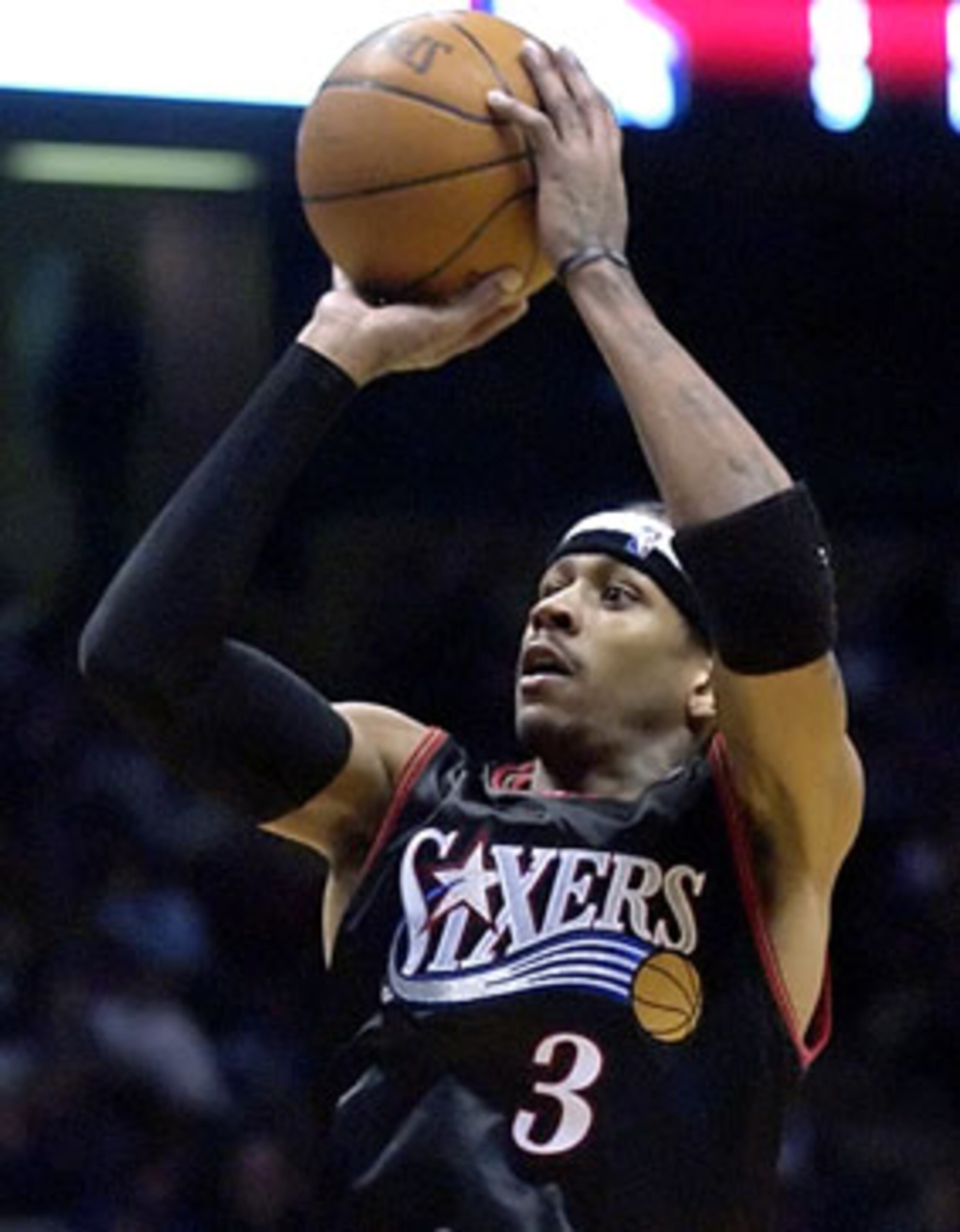 Iverson, de 36 años, no juega en la NBA desde la temporada 2009-10 cuando vio acción en 28 partidos con los Grizzlies de Memphis y los 76ers de Filadelfia. (Archivo)