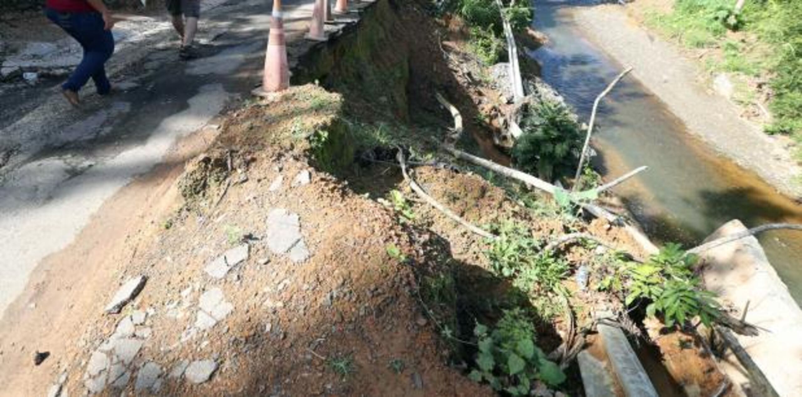 En términos de seguridad dijo que en los lugares donde hay derrumbes se han tomado medidas para proteger el área. (Archivo)