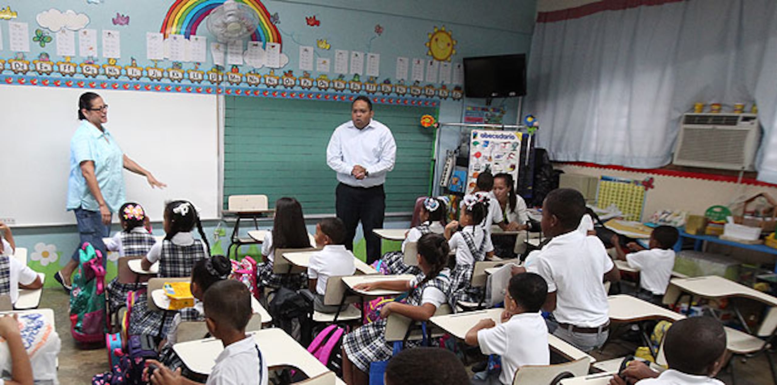 La agencia esperaba recibir un mínimo de 395,000 alumnos en 1,329 escuelas, de las cuales 476 estarán en horario especial. (alex.figueroa@gfrmedia.com)