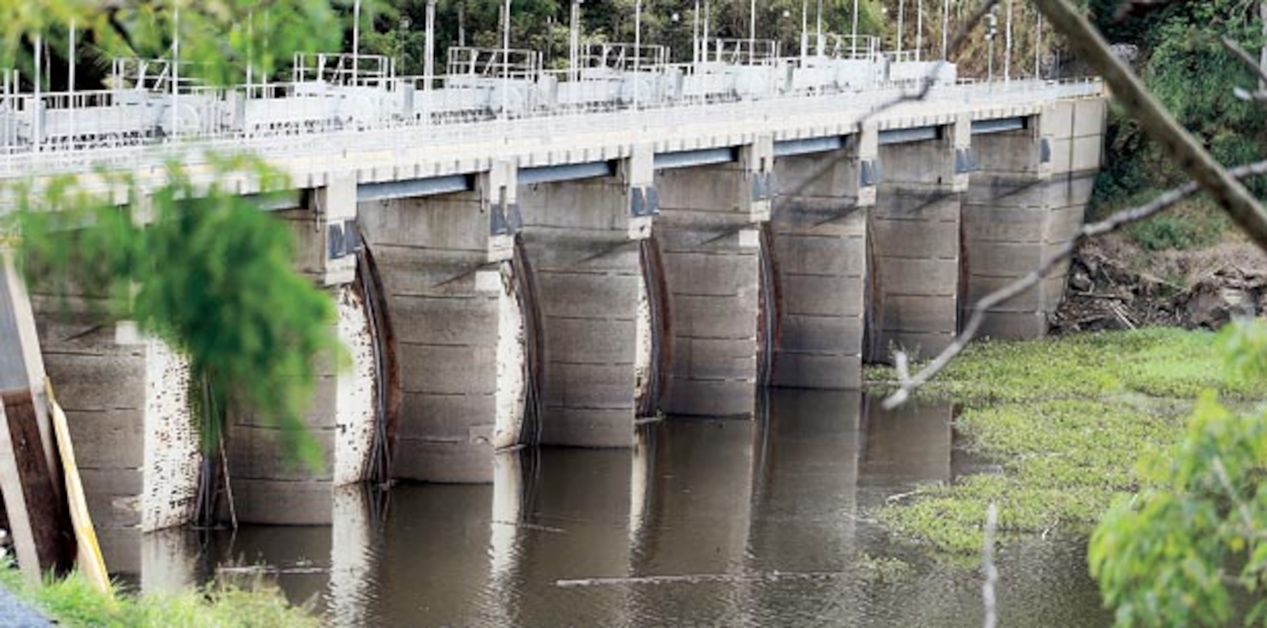 Aunque llovió bastante hoy, el plan de racionamiento continúa vigente y sin alteraciones, así que no malgaste la poca agua potable que tenemos. (Archivo)