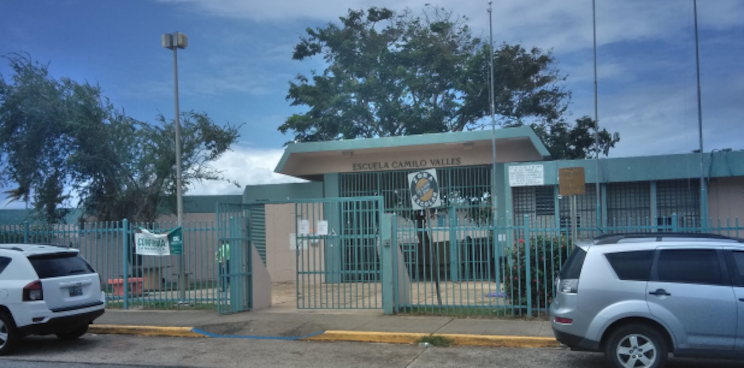 En la Escuela Camilo Valles en Luquillo, solo se divisaban dos estudiantes jugando en el patio en la hora de almuerzo. (ParaPrimeraHora/Cesiach López Maldonado)