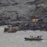 Recuperan seis cadáveres de isla volcánica en Nueva Zelanda