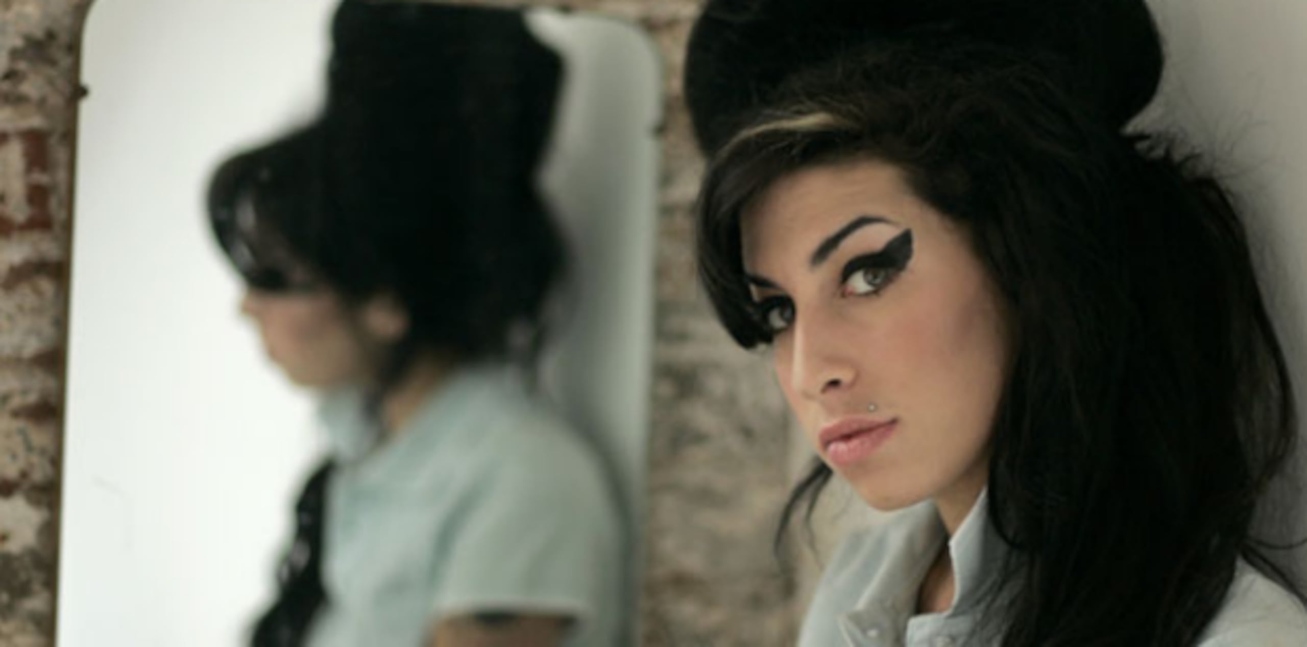 La progenitora de la cantante trabaja para la fundación que lleva el nombre de Amy Winehouse con el fin de "prevenir los efectos del mal uso del alcohol y las drogas en los jóvenes". (Archivo)