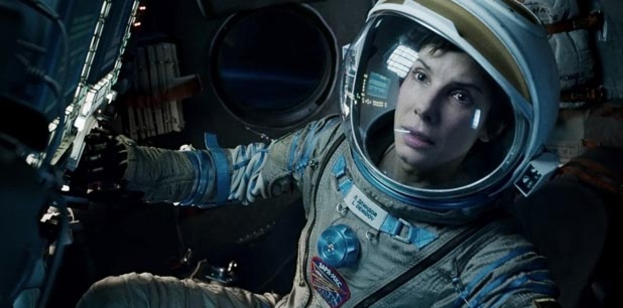 Uno de los entrevistados señaló que “Gravity”, protagonizada por Sandra Bullock junto con George Clooney, tiene "una trama pobre que parte de una anécdota elemental". (Archivo)