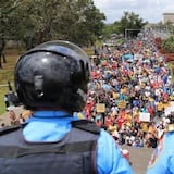 Insiste Henry Escalera en señalar a manifestante que sale airosa en pesquisa policiaca