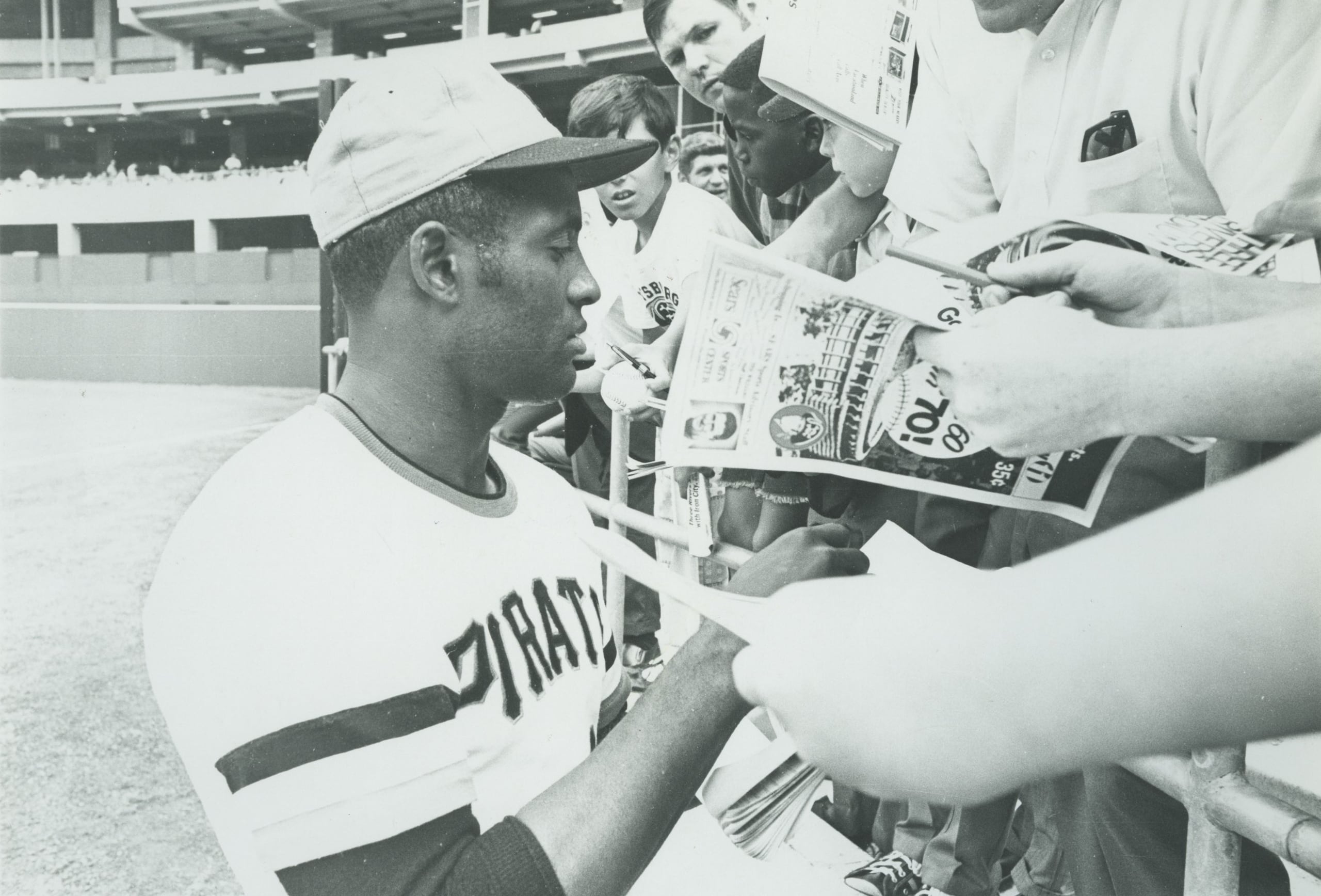 Roberto Clemente pasó a convertirse en una de las figuras deportivas más veneradas en Pittsburgh.