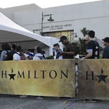 Exitosa entrega de boletos para "Hamilton" a universitarios