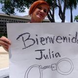 Reciben con protesta a Julia Keleher en el Tribunal Federal