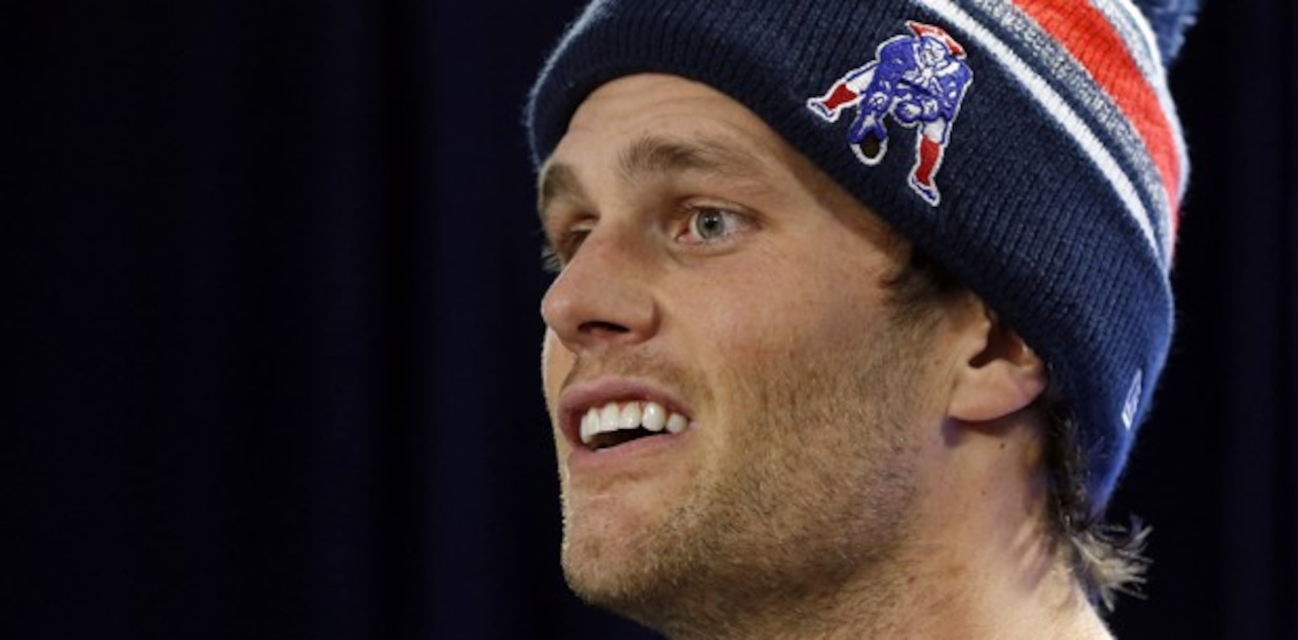 Tom Brady (en la foto), por su parte, será cuestionado sobre el peso de los balones, no sobre el peso de ingresar a territorio de Joe Montana y Terry Bradshaw como ganadores de cuatro Súper Bowls. (AP)