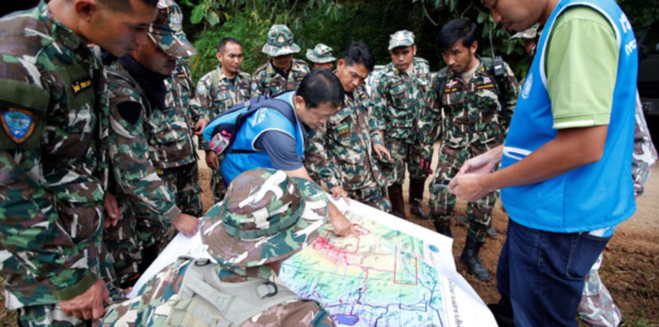 Todo el operativo para liberar a las 13 personas podría demorarse entre dos y cuatro días dependiendo del clima y las condiciones del agua, explicó el mayor general del ejército Chalongchai Chaiyakam. (EFE)