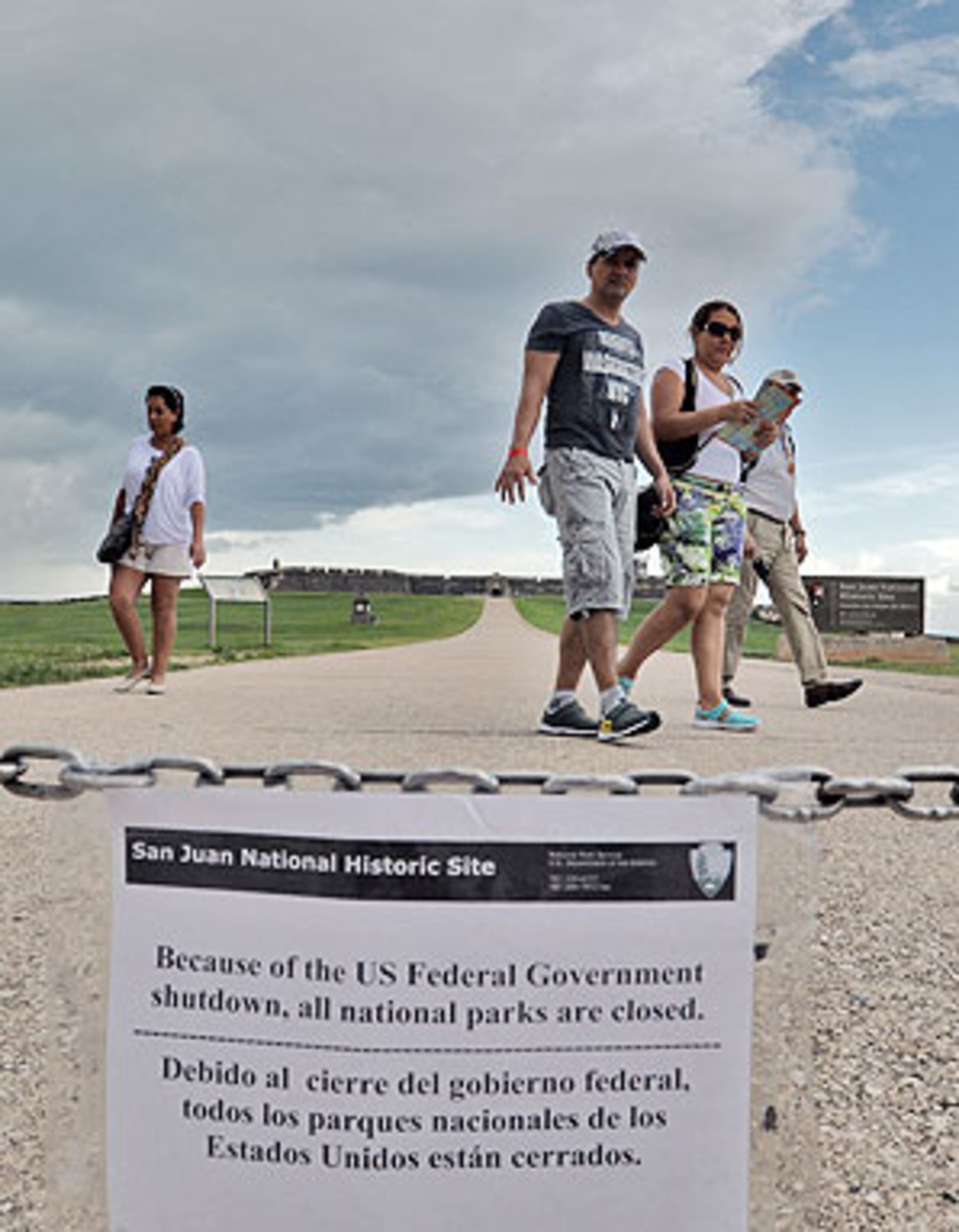 A pesar del copioso aguacero que cayó ayer,  turistas de todas partes del mundo, llegaban con sombrilla o sin ella, a visitar el  histórico patrimonio de nuestra herencia hispana, construido en el siglo XVI. (ismael.fernandez@gfrmedia.com)