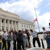 Llanto y dolor en el Capitolio para decirle adiós a Hernández Colón