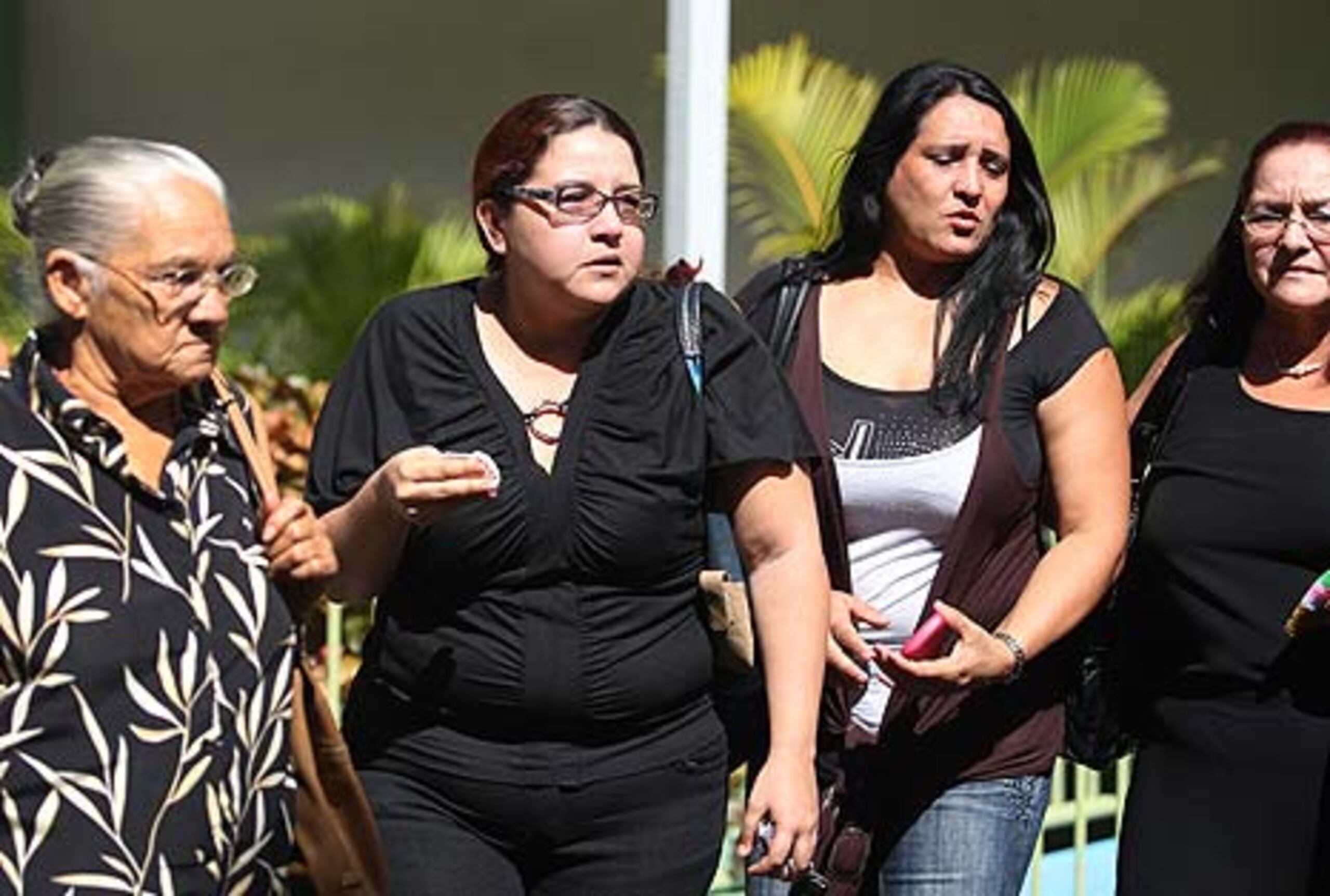 Familiares de Gerardo Santiago González acudieron a la vista en el Tribunal de Caguas.  (Primera Hora/Vanessa Serra)