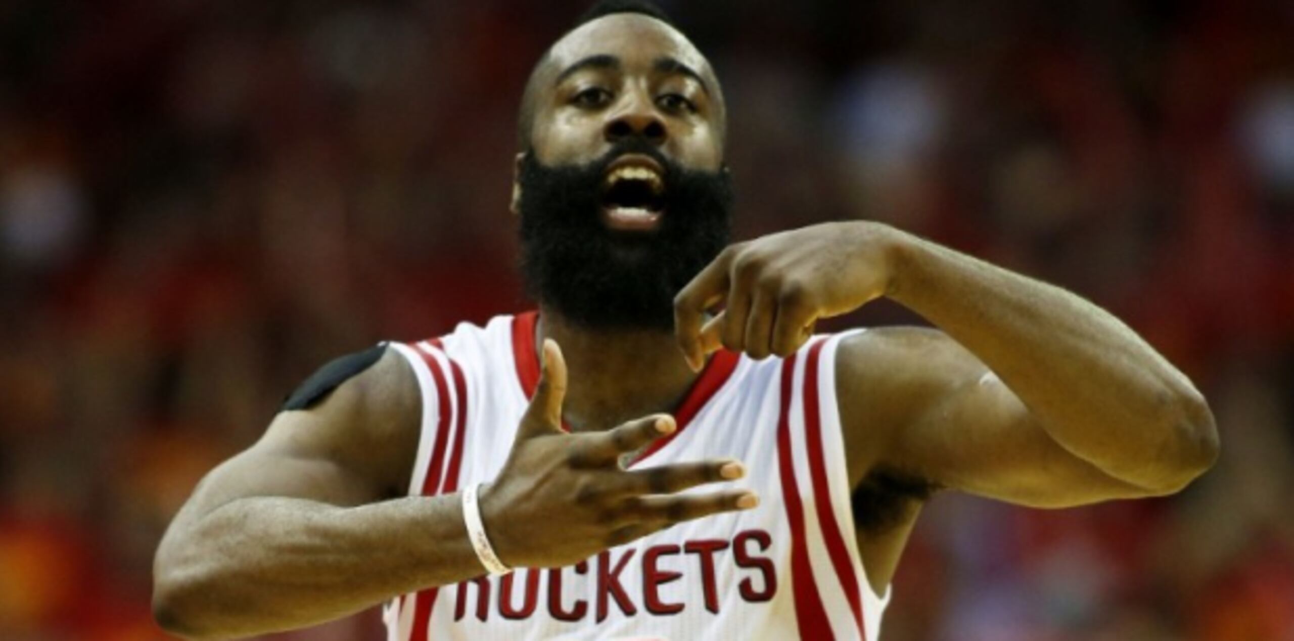 James Harden “cocinó” la victoria de Houston con 31 puntos. (AFP / Getty Images / Scott Halleran)